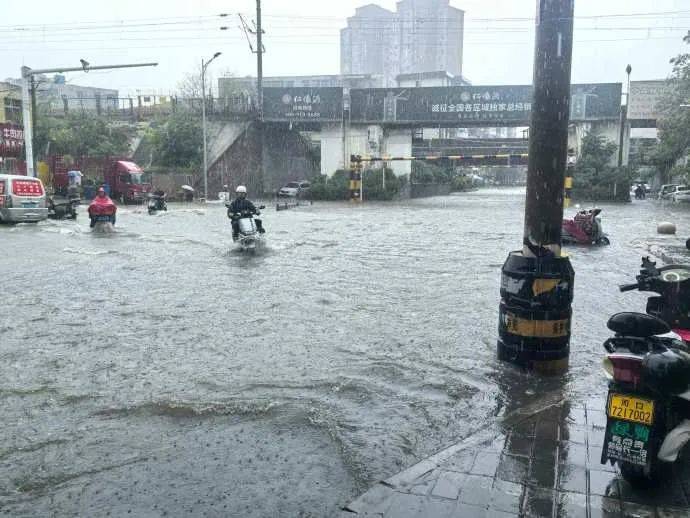 皇冠信用網开户
_郑州多个隧道禁止通行！99条公交线路停运皇冠信用網开户
，贾鲁河水位暴涨