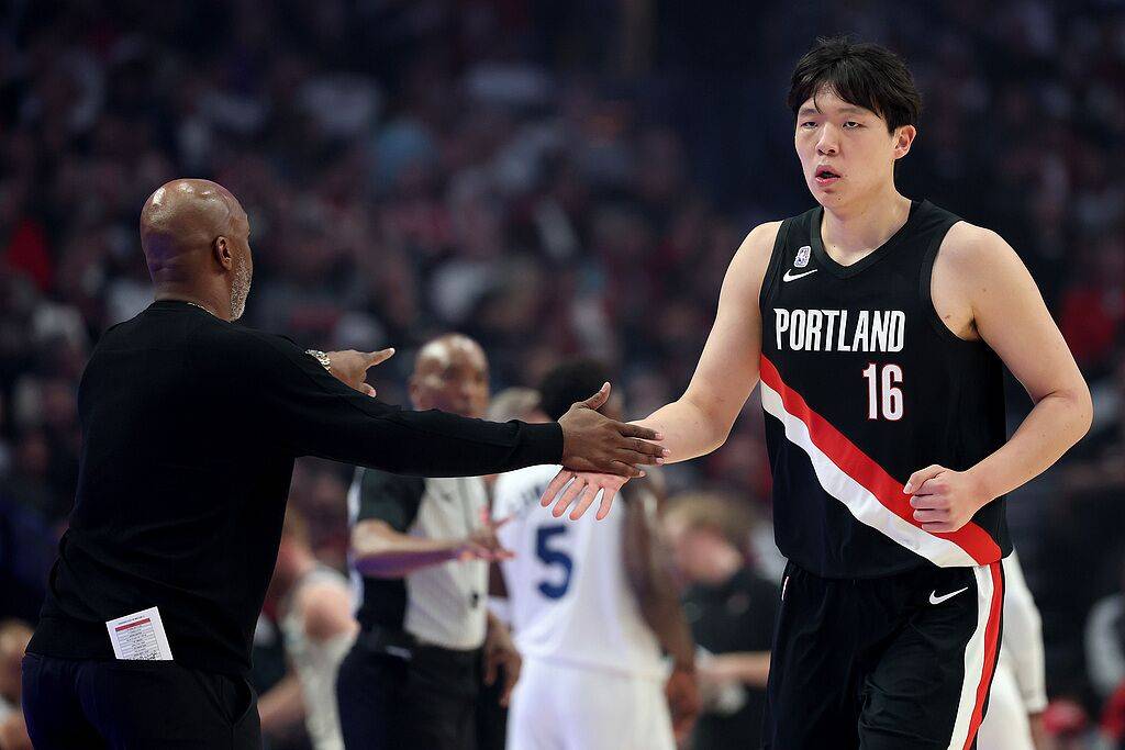皇冠信用网会员开户申请_杨瀚森NBA生涯首秀2分1板 开拓者遭森林狼逆转